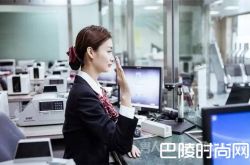 银行逼小伙到派出所证明自己是自己 派出回信亮了