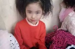 女孩黑到种族变异 这天气不防晒真的不行啊！