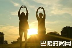 最新泡妞技巧,教你如何“炫脸”“炫腹”