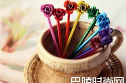 2017女生自拍pose 朋友圈发这样的自拍吸引男生