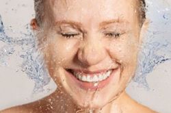 白醋含有醋酸成分,正确使用白醋洗脸美白效果更佳