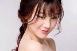 齐刘海新娘发型卷发发型打造气质女神,齐刘海盘发发型带给你别样的浪漫之感