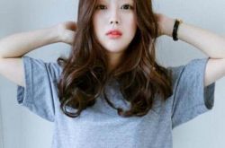 中长发型如何选择,中长发烫发发型更有女人味