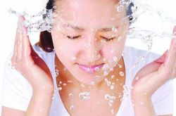 牛奶洗脸功效 牛奶洗脸方法