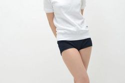 拉伸运动新手如何做  简单两个动作学会拉伸运动