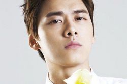 敢露额头才算真男人 看这些小妖孽玩转无刘海发型