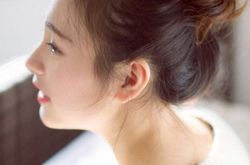 中长发怎么扎丸子头 中长发头发少怎么扎丸子头无刘海中长发丸子头怎么扎中长发丸子头适合什么脸型中长发丸子头盘发器怎么用