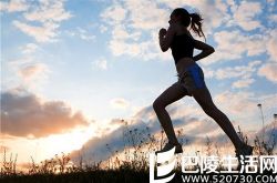 秋冬跑步前注意热身 秋冬跑步注意速度秋冬跑步如何保暖秋冬跑步穿什么衣服秋冬跑步穿什么鞋