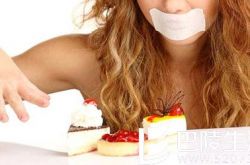 节食减肥会引起便秘 运动后补偿性进食认为吃辛辣食物可以减肥空腹运动有损健康不可能实现的局部减肥