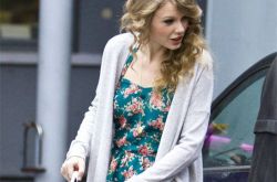 吊带裙配什么上衣 吊带裙搭配针织上衣