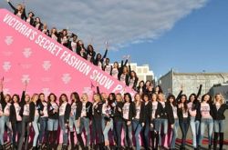 维密超模齐聚巴黎 2016维密秀中国四美