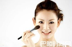 裸妆要怎么画 裸妆的步骤和技巧