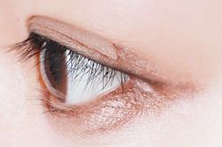 让睫毛变浓密的方法 让睫毛变浓密的小妙招