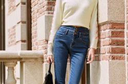 露肩毛衣简约的搭配技巧 露肩毛衣怎么穿好看