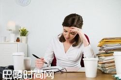 避免长时间久坐 拒绝跷腿坐着找一个尺寸合适的裤子长时间站立也会引起肥胖减少高热量食物