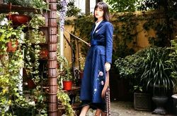 修身绣花裙式大衣 复古刺绣灯笼袖上衣刺绣过膝假两件卫衣裙皮毛一体刺绣毛呢外套个性绣花修身羽绒服