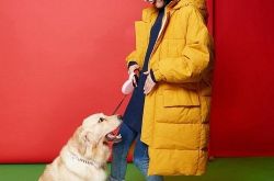 宽松插肩羽绒外套 棒球领拼接中长羽绒外套过膝连帽羽绒外套垮肩中长羽绒外套抽绳收腰羽绒外套