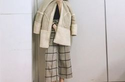 羊羔毛外套可以配阔腿裤吗 冬季羊羔毛外套怎么搭配