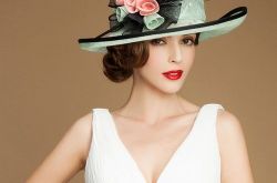 丝袜搭配运动鞋 短裤搭配安全裤松松垮垮的大妈衫破洞超大的牛仔裤超级紧身装扮