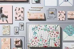 PAUL & JOE xLa Papeterie 文具系列简介 PAUL & JOE xLa Papeterie 文具系列限量吗kikki.k 2017手帐系列简介Rifle Paper Co纸品品牌简介Coca Cola 樱花限定版口味饮料简介Chandon x 米津智之 Chandon Rosé气泡酒简介星巴克限定系列杯子简介Society6小清新浴垫简介