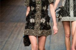 水晶网布材质品牌设计是最流行的时尚吗 软皮革的设计单品是2017秋冬流行大势吗紧身套装设计打造什么效果