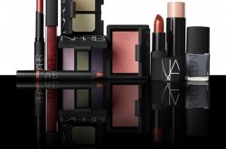 “妖艳贱货”NARS NARS纵欲惹火唇膏色号NARS蜜粉推荐NARS双色眼影色号推荐NARS双色眼影色号推荐Nars遮瑕液NARS“标题党”NARS腮红唇膏笔色号推荐