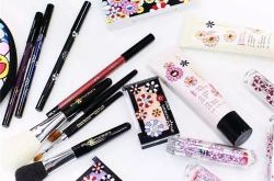 Shu Uemura × Ambush Urban Decay × Jean-Michel BasquiatM.A.C × Min LiuSmashbo x Casey HolmesEstee Lauder x Victoria BeckhamLancome × Olympia Le-TanLove Liner x Suzy's Zoo&My MelodyMAQUILLAGE × SAI