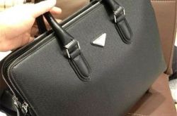 男士休闲包如何选择与鉴别 男士包审美材质好如何鉴别男包做工