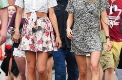 溜冰裙怎么搭配藏肉 溜冰裙怎么搭配藏肉A字裙搭配时尚半身长裙适合哪些人穿