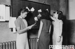 半裙的搭配 基本款半裙种类半身裙的颜色搭配半身裙的剪裁搭配半裙配衬衫毛衣配半裙T恤配半裙外套配半裙