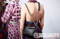 Gabrielle de Chanel手袋 Dior J'ADIOR系列手袋Louis Vuitton LVKoons系列Chloé的Nile半圆包Prada Cahier系列手袋Burberry DK88系列手袋Bottega Veneta City Knot系列手袋Valextra Iside系列手袋Moynat Rejane Bag系列手袋Miu Miu MIUlady系列手袋Longch