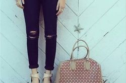 一字扣罗马凉鞋搭配什么舒适 英伦罗马平底凉鞋哪种款式更时尚夏季穿休闲厚底坡跟凉鞋舒适吗一字扣带简约罗马鞋搭配什么有惊喜交叉绑带罗马凉鞋百搭吗时尚防滑平跟拖鞋有什么魅力韩版低跟绑带罗马凉鞋穿着累吗