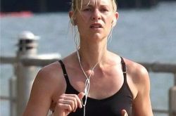  运动时适合什么发型？ 运动时帽子如何搭配？运动时背心如何穿搭？运动时风衣如何穿搭？运动时如何配色？