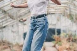 牛仔裤怎么穿得又瘦又美？粗腿短看过来哟