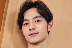 “虎气值”加分| 穿上DIKENI迪柯尼联名GUCCI设计师手绘款新年虎力全开