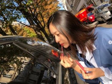 女神郑秀晶帅气又性感 私下最常出现的4种时尚单品