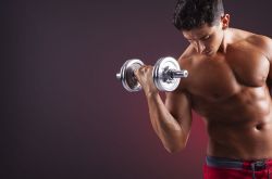男人怎么选择器械锻炼胸肌 怎么饮食搭配