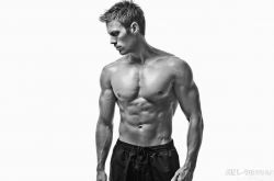 男人腹肌怎么练出来 教你练出腹肌