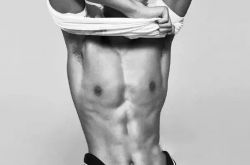 宁泽涛健身吗 要做你男神教你练出八块腹肌