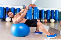 男人健身球锻炼方法图解 多种花样
