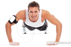 男上女下俯卧撑 健身撒狗粮姿势你会了吗