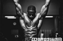 标准的练腹肌的动作之垂悬抬腿