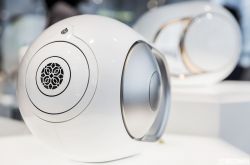 未来感Devialet Gold Phantom音响