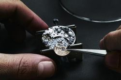 超薄才是真功夫—行家才懂的复杂功能：伯爵 Altiplano Collection