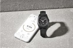 阿玛尼推新智能手表