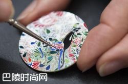 无价的艺术腕表 表盘中的微绘图案都是宝