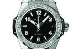 腕表礼物挑选黑与白是最佳拍档