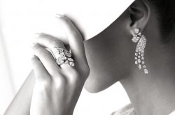 有一种风格 从服装延续到了高级珠宝