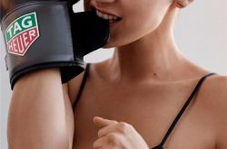 20岁的Bella也是没闲着 不但走秀还加入腕表大家庭!