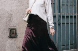 造型日历之早春篇：酒红色丝质长裙≠女神范儿，还要加上一款腕表才可以！